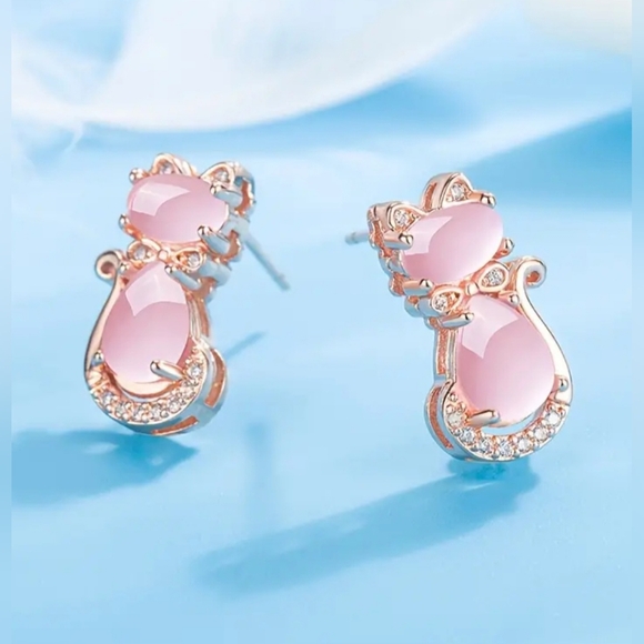 Cute Small Cat Design Stud Earrings - Picture 3 of 6